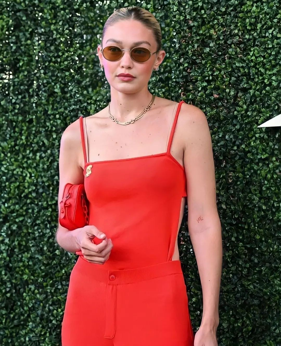 Gigi Hadid Sexy US Open 2022 TheFappening.Pro 10 - Gigi Hadid Sexy In Red (16 Photos)