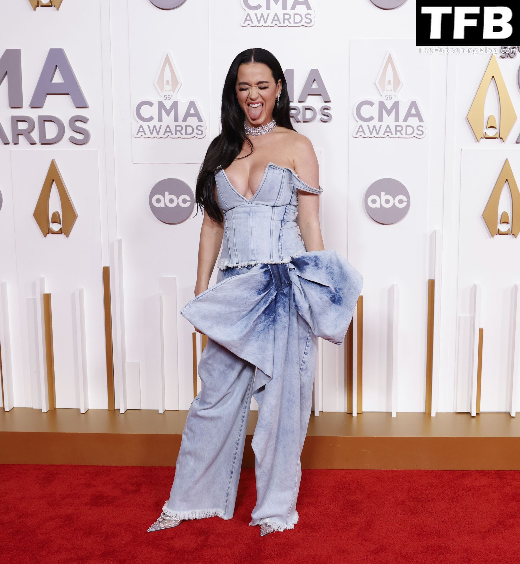 Katy Perry Sexy 2 thefappeningblog.com  - Katy Perry Shows Off Her Sexy Boobs at the 56th Annual CMA Awards (27 Photos)