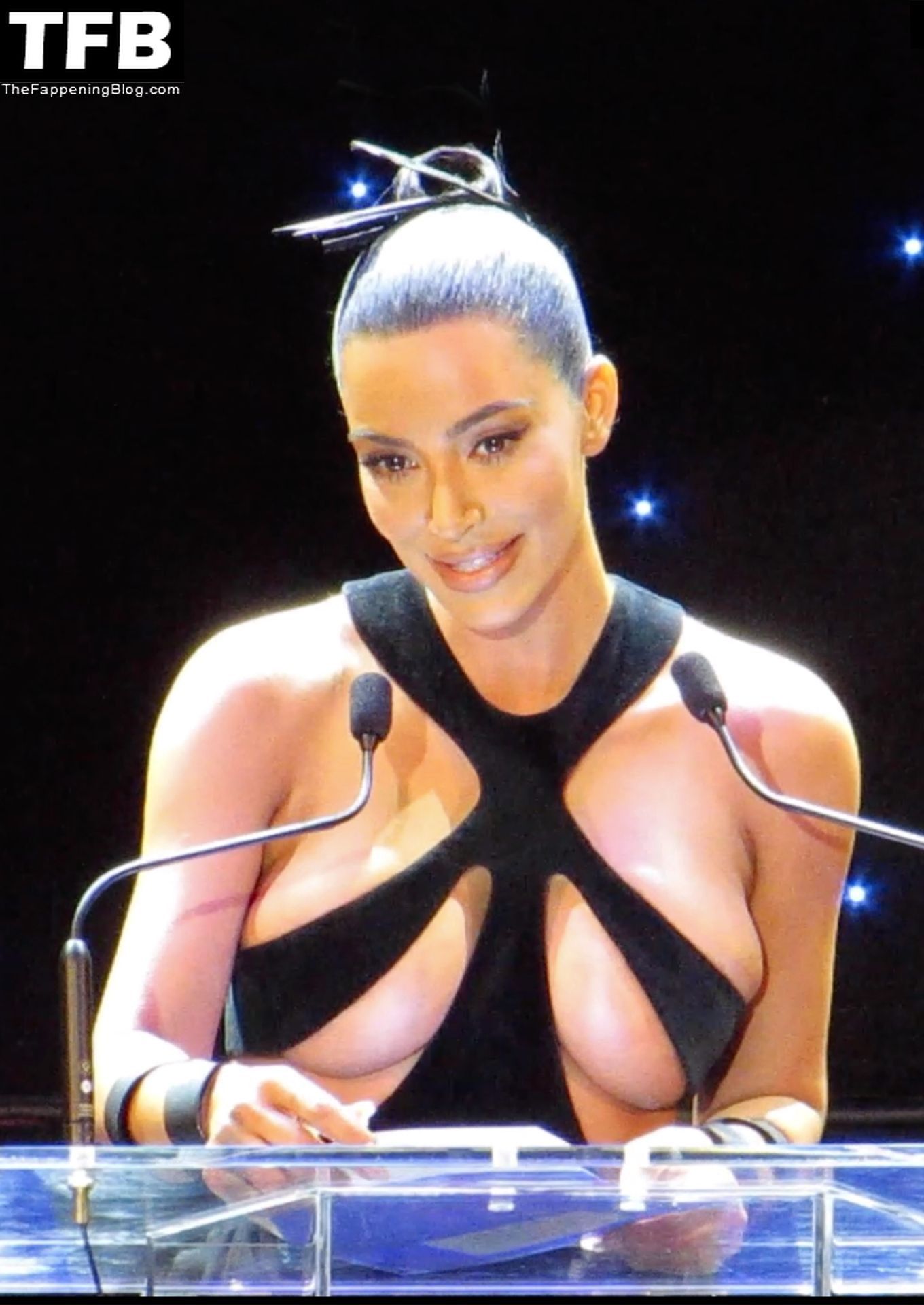 kim kardashian tits 20595 thefappeningblog.com  - Kim Kardashian Nude & Sexy Collection – Part 6 (150 Photos)