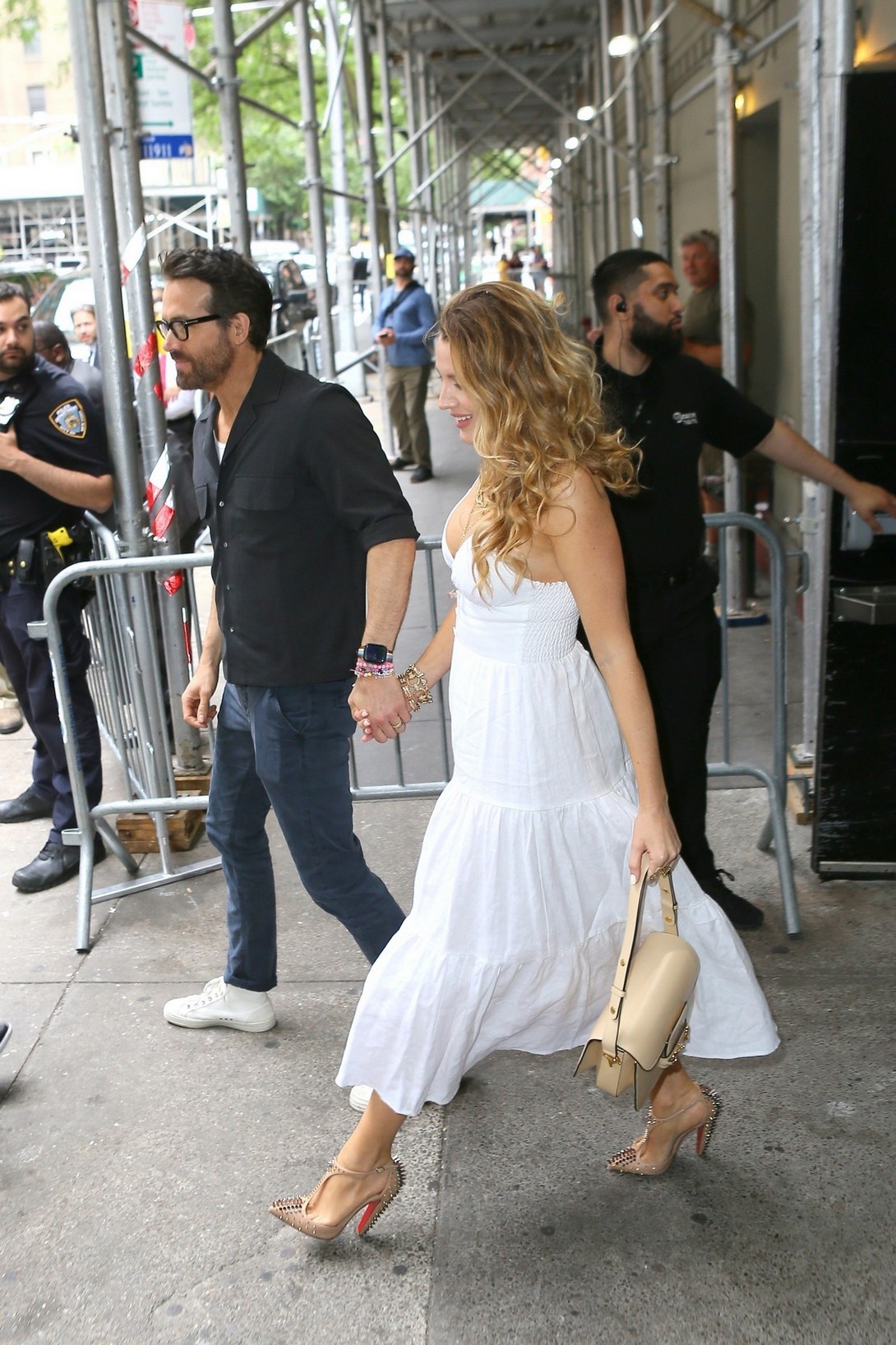 Blake Lively Cleavage TheFappening.Pro 9 - Blake Lively Sexy Out In NY (10 Photos)