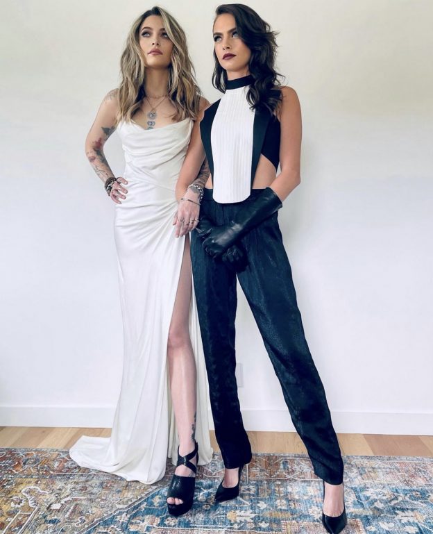 Cara Delevingne And Paris Jackson At 93rd Annual Academy Awards TheFappening.pro 1 624x769 - Cara Delevingne – Black Or White? (8 Photos And Video)