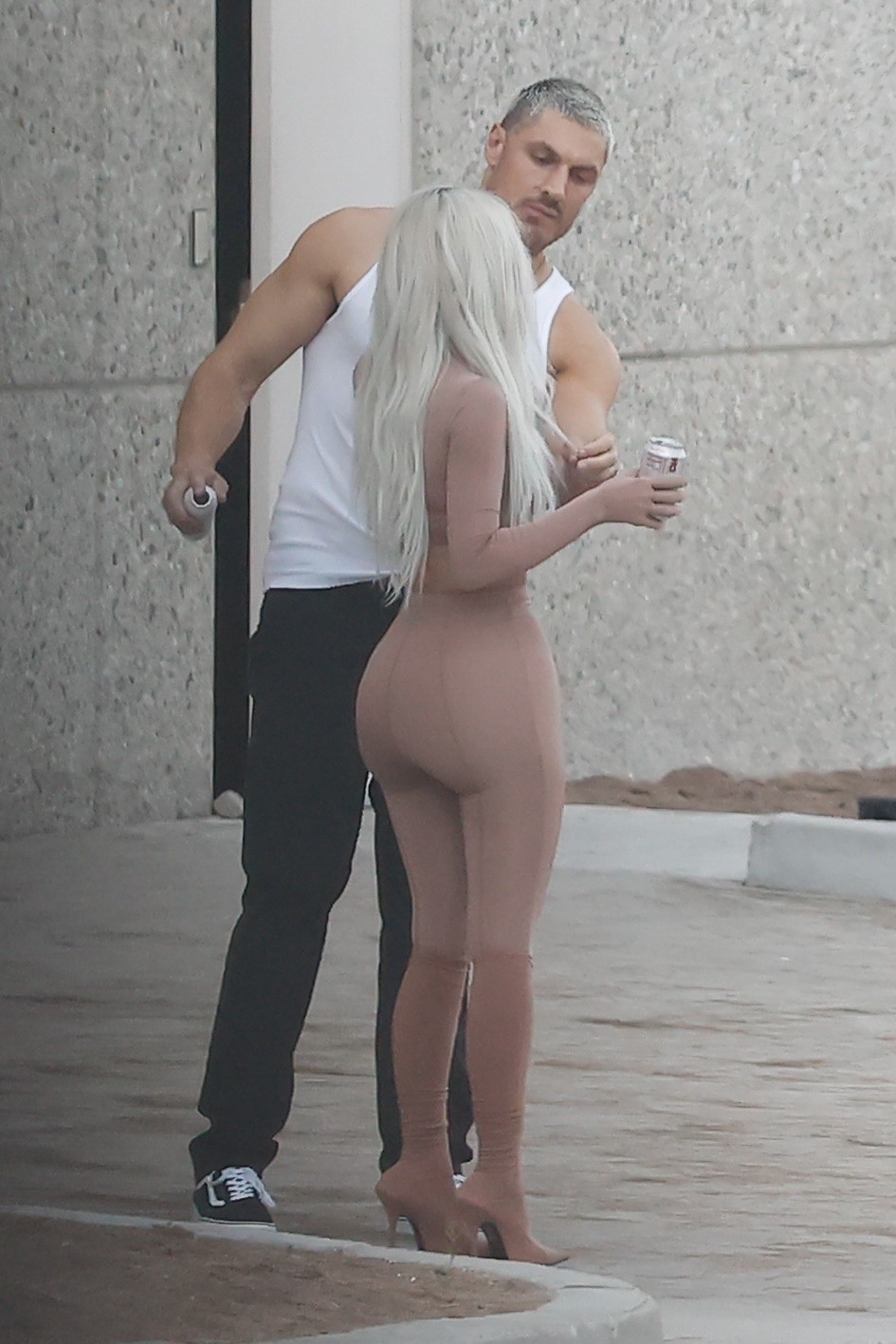 Kim Kardashian Cameltoe TheFappening.Pro 8 - Kim Kardashian Braless Tits And Tight Leggings (12 Photos)