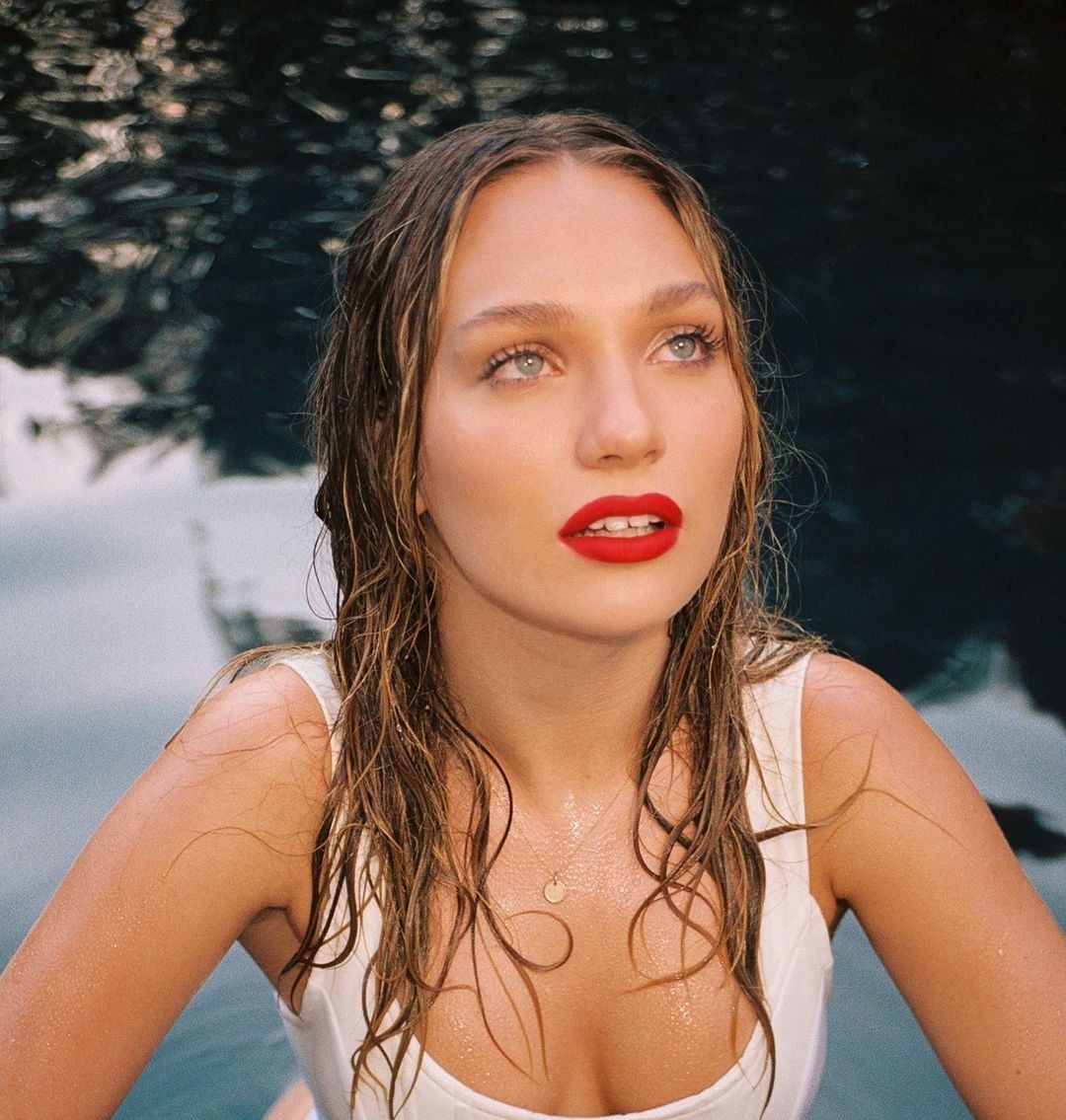 Maddie Ziegler Pretty Dancer On Selfie TheFappening.Pro 9 - Maddie Ziegler Nude Dancer From Pittsburgh (50 Photos And Video)