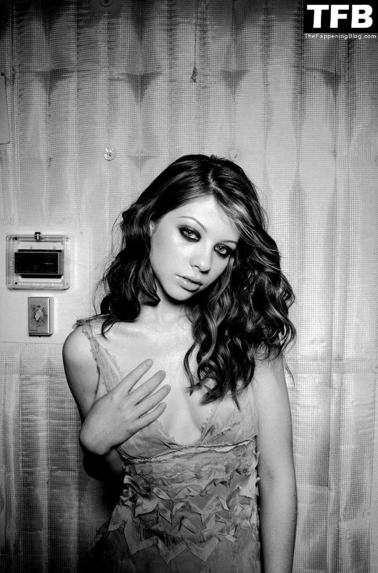 michelle trachtenberg 27 thefappeningblog.com  - Michelle Trachtenberg Nude & Sexy Collection (122 Photo)