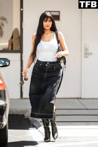 1670445512 132 Kylie Jenner Sexy The Fappening Blog 1 333x500 - Kylie Jenner Stops by an Office Building in Calabasas (14 Photos)