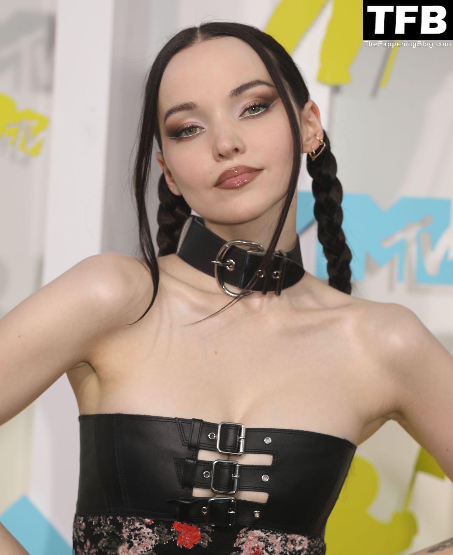 1670945306 416 Dove Cameron Sexy The Fappening Blog 4 - Dove Cameron Flaunts Her Sexy Tits at the 2022 MTV VMAs in Newark (56 Photos)