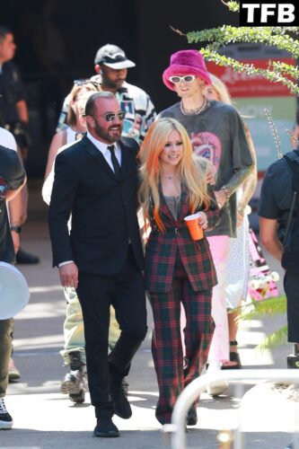 Avril Lavigne Sexy The Fappening Blog 1 333x500 - Avril Lavigne Receives a Star on the Hollywood Walk of Fame (31 Photos)