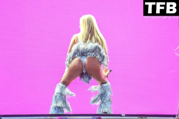 Bad Gyal Sexy The Fappening Blog 1 600x398 - Bad Gyal Displays Her Sexy Butt at the Primavera Sound Festival (9 Photos)