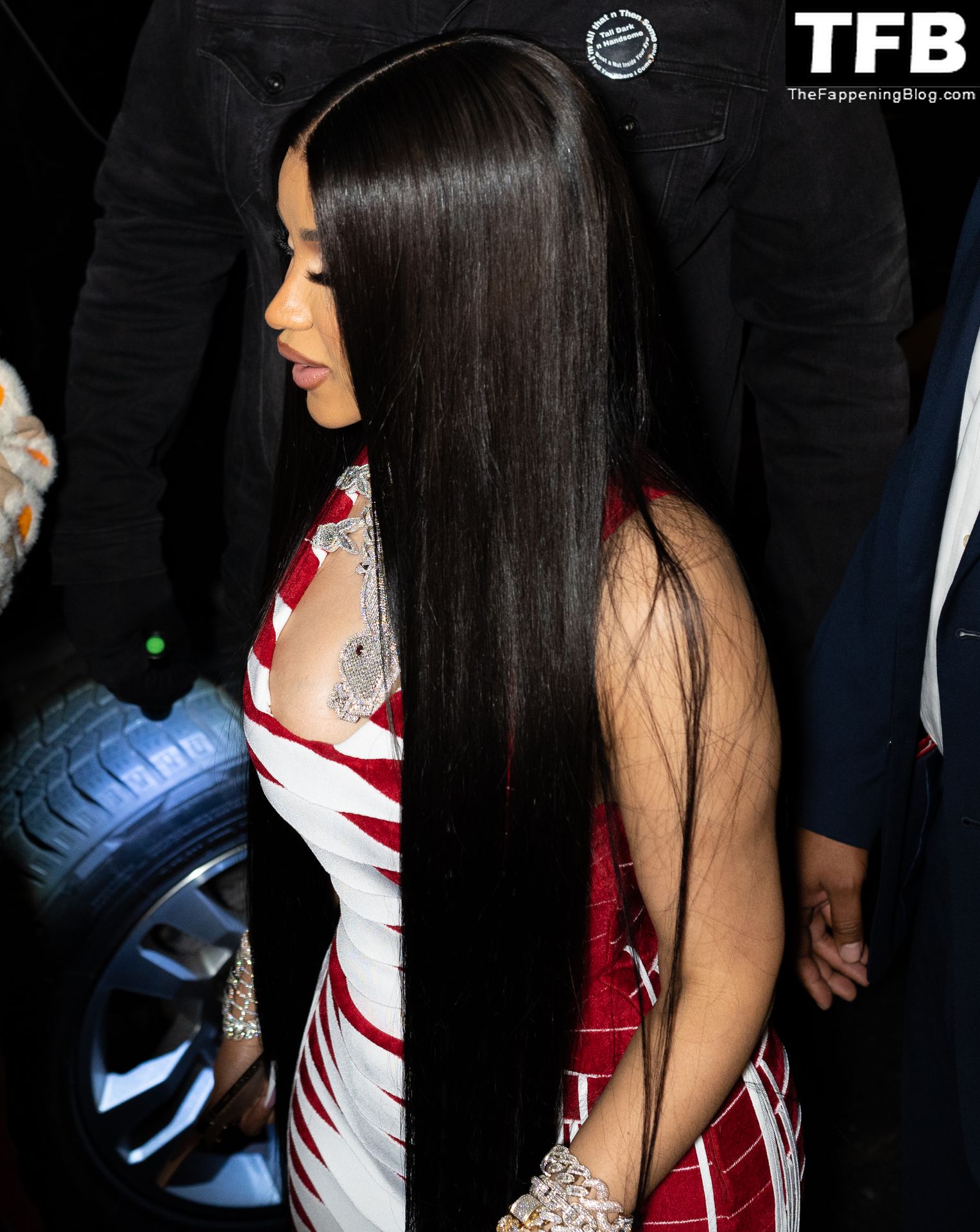 Cardi B Sexy Tits The Fappening Blog 6 - Cardi B Flaunts Her Cleavage as She Leaves a Club with Offset in NYC (8 Photos)