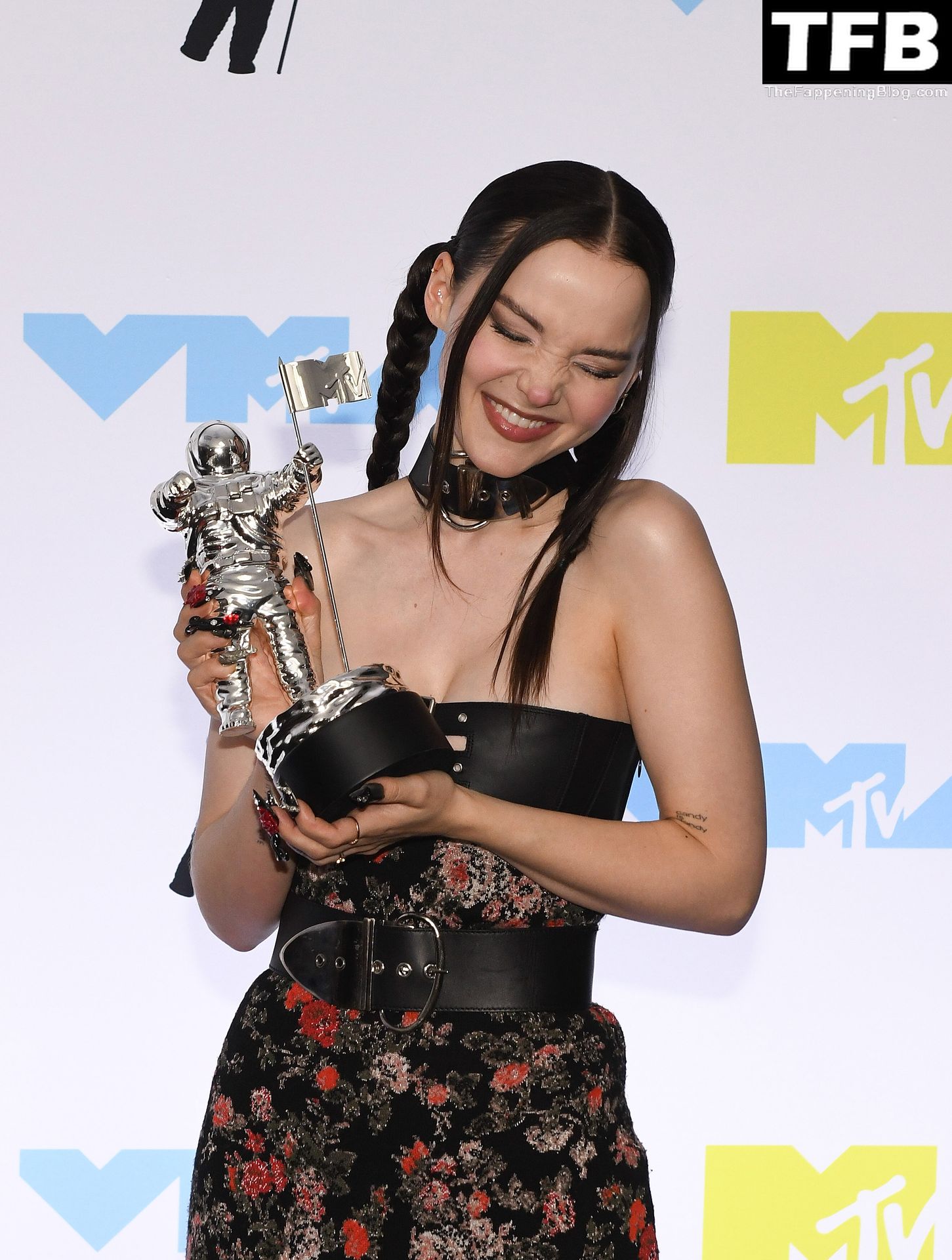 Dove Cameron Sexy The Fappening Blog 23 - Dove Cameron Flaunts Her Sexy Tits at the 2022 MTV VMAs in Newark (56 Photos)