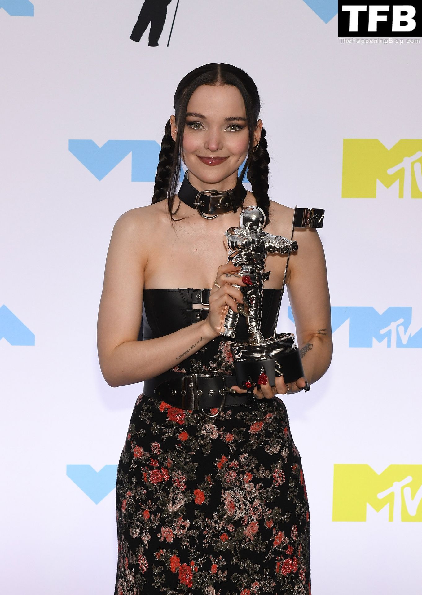 Dove Cameron Sexy The Fappening Blog 24 - Dove Cameron Flaunts Her Sexy Tits at the 2022 MTV VMAs in Newark (56 Photos)