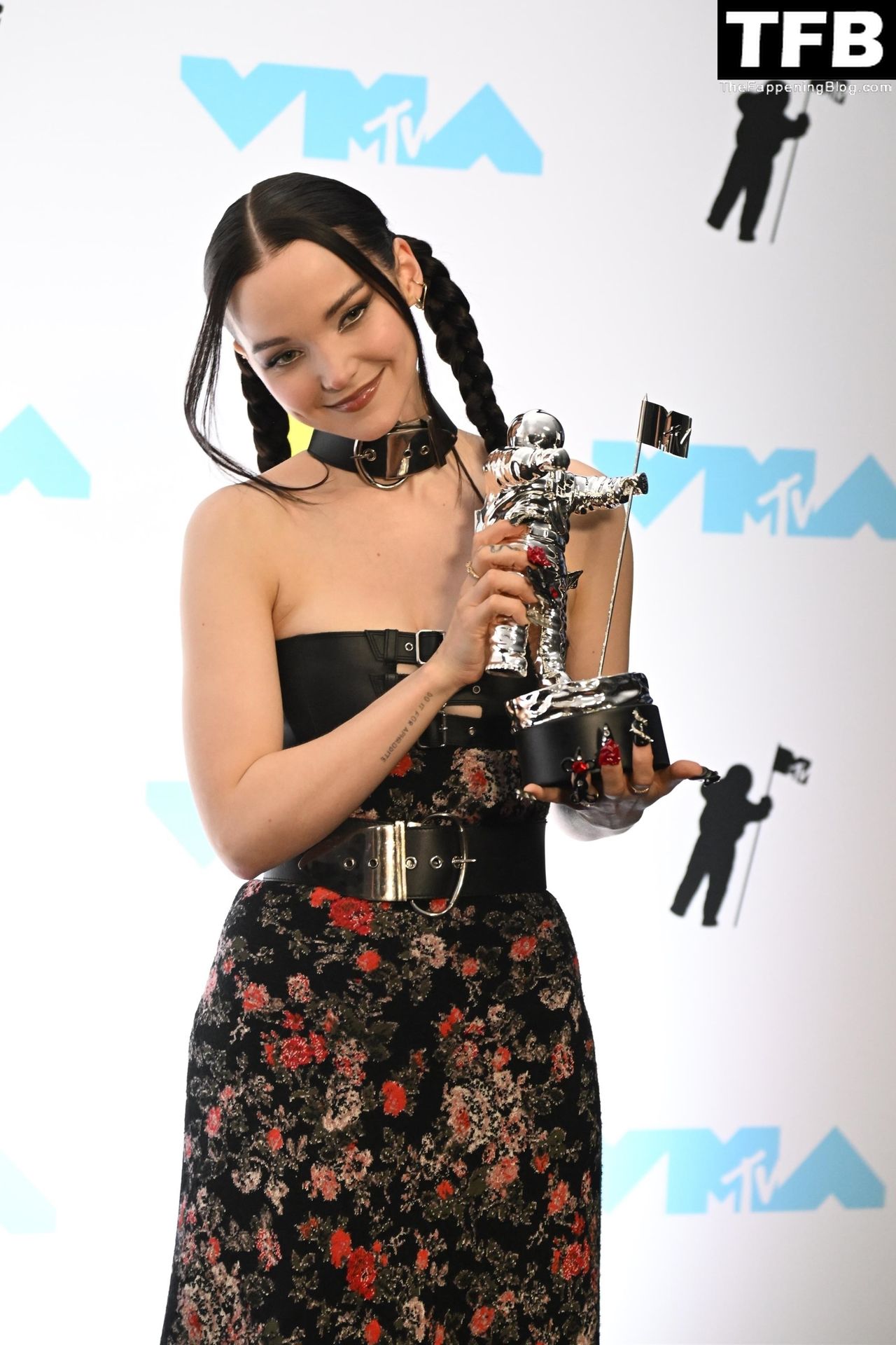 Dove Cameron Sexy The Fappening Blog 36 - Dove Cameron Flaunts Her Sexy Tits at the 2022 MTV VMAs in Newark (56 Photos)