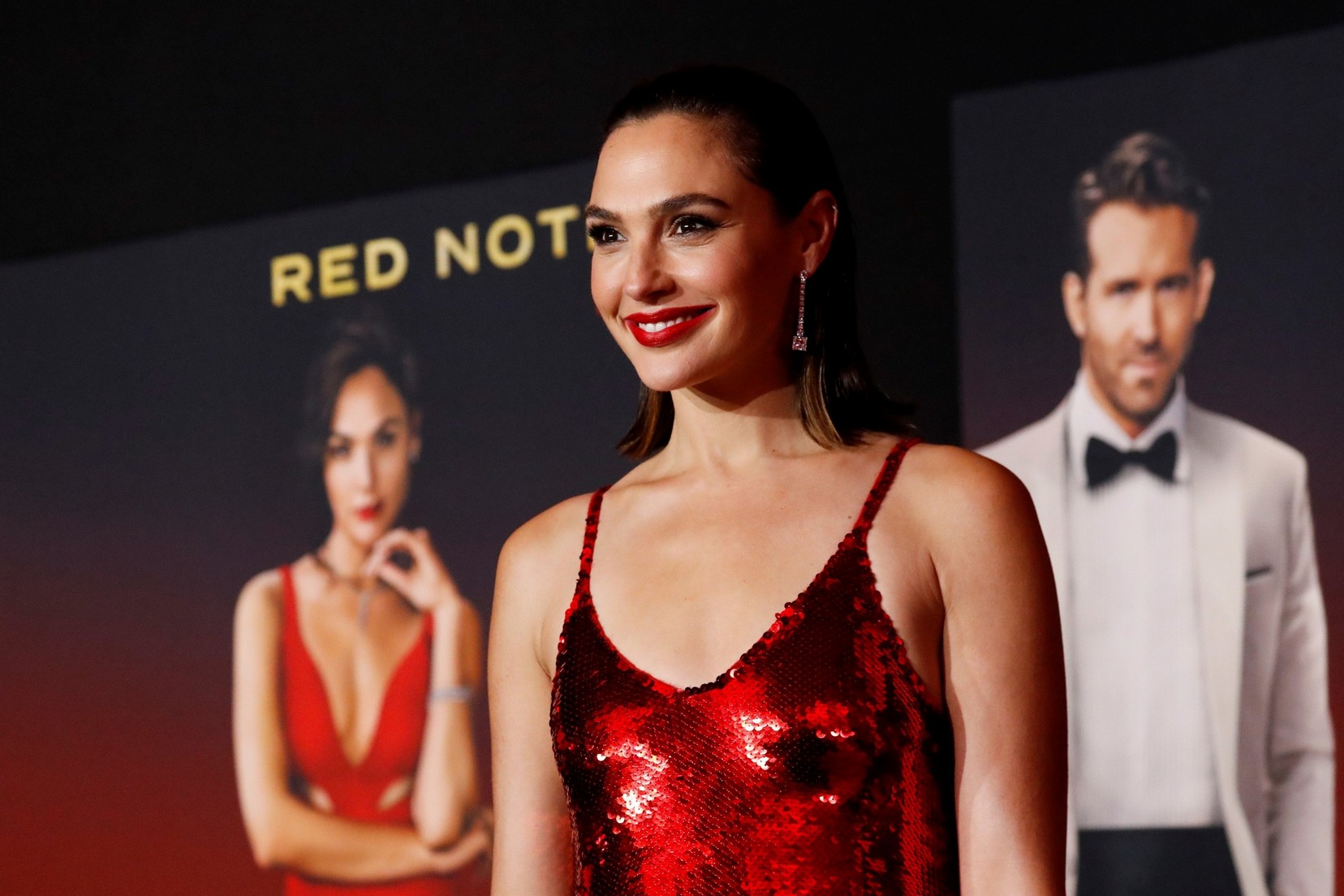 Gal Gadot Sexy Red Notice TheFappening.Pro 1 - Gal Gadot Sexy At “Red Notice” Premiere (40 Photos)