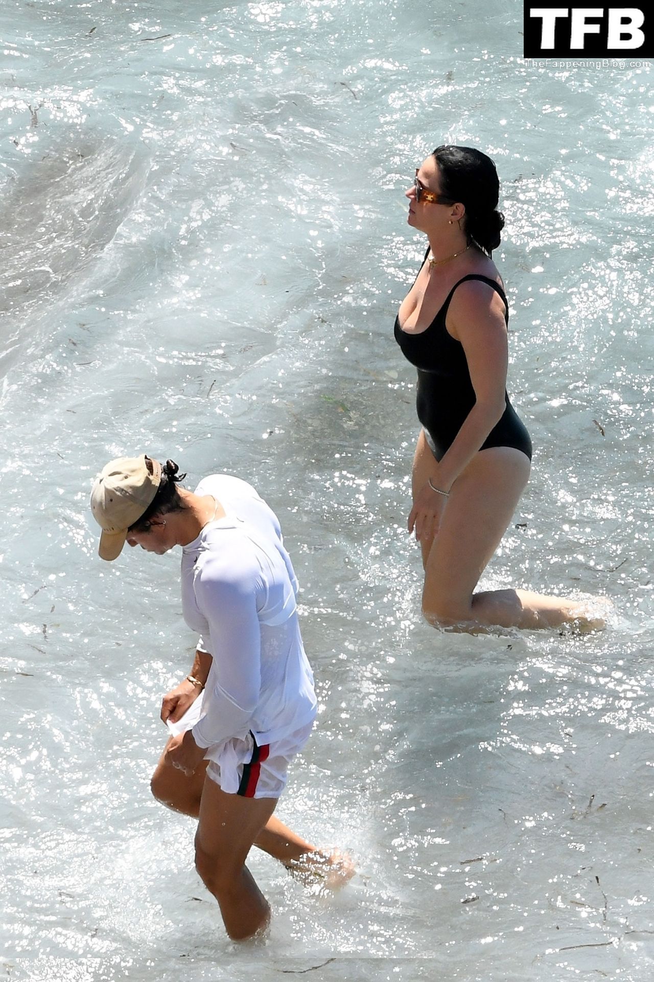 Katy Perry Sexy 25 thefappeningblog.com  - Katy Perry & Orlando Bloom Enjoy Their Summer Vacation on Positano (102 Photos)