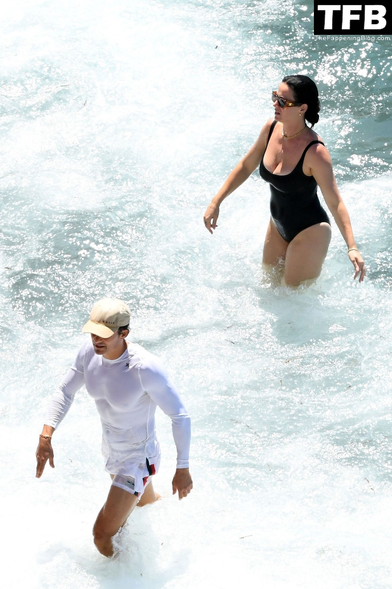 Katy Perry Sexy 29 thefappeningblog.com  - Katy Perry & Orlando Bloom Enjoy Their Summer Vacation on Positano (102 Photos)