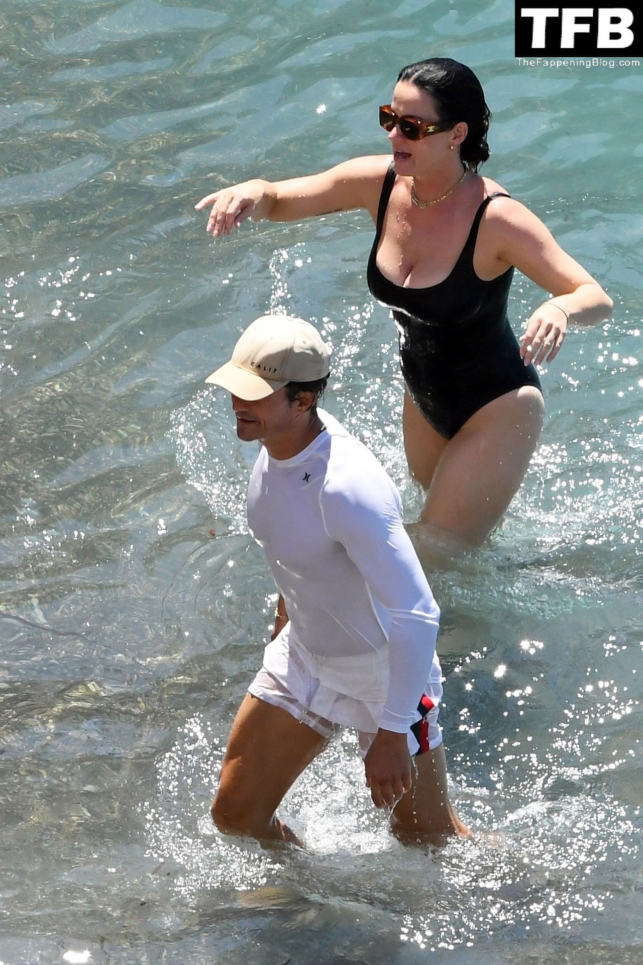 Katy Perry Sexy 37 thefappeningblog.com  - Katy Perry & Orlando Bloom Enjoy Their Summer Vacation on Positano (102 Photos)