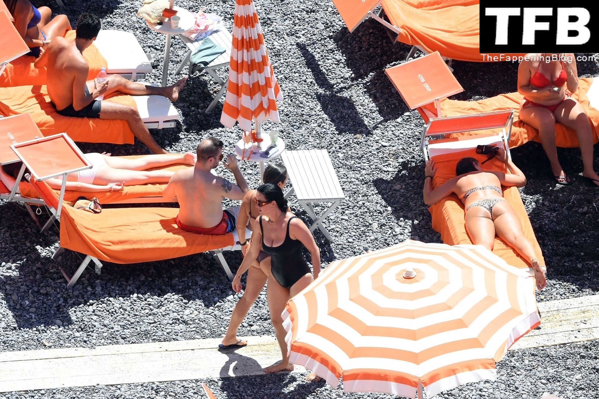 Katy Perry Sexy 49 thefappeningblog.com  - Katy Perry & Orlando Bloom Enjoy Their Summer Vacation on Positano (102 Photos)