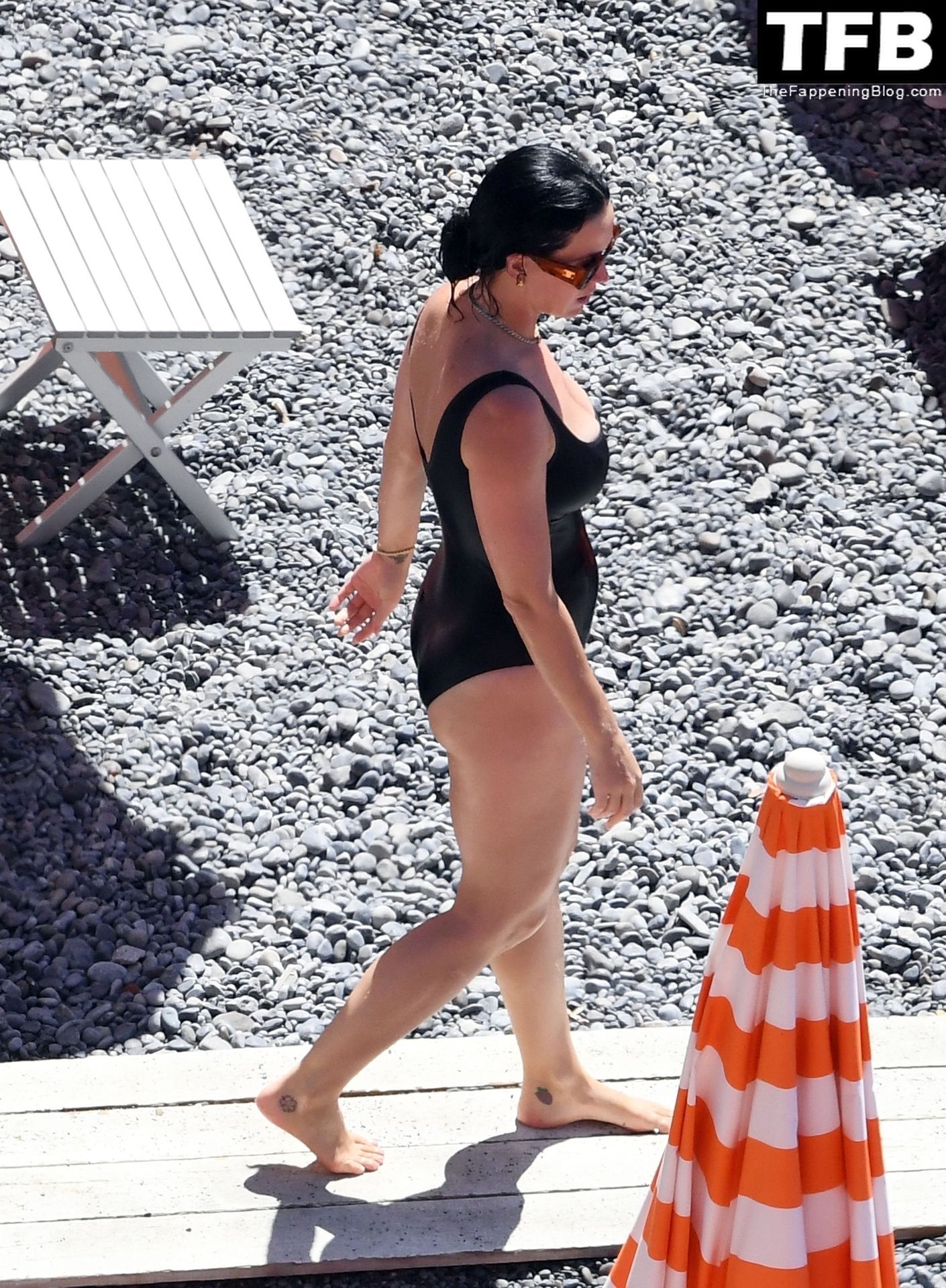 Katy Perry Sexy 52 thefappeningblog.com  - Katy Perry & Orlando Bloom Enjoy Their Summer Vacation on Positano (102 Photos)