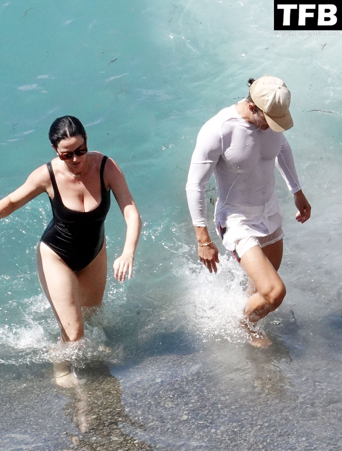 Katy Perry Sexy 6 thefappeningblog.com  - Katy Perry & Orlando Bloom Enjoy Their Summer Vacation on Positano (102 Photos)