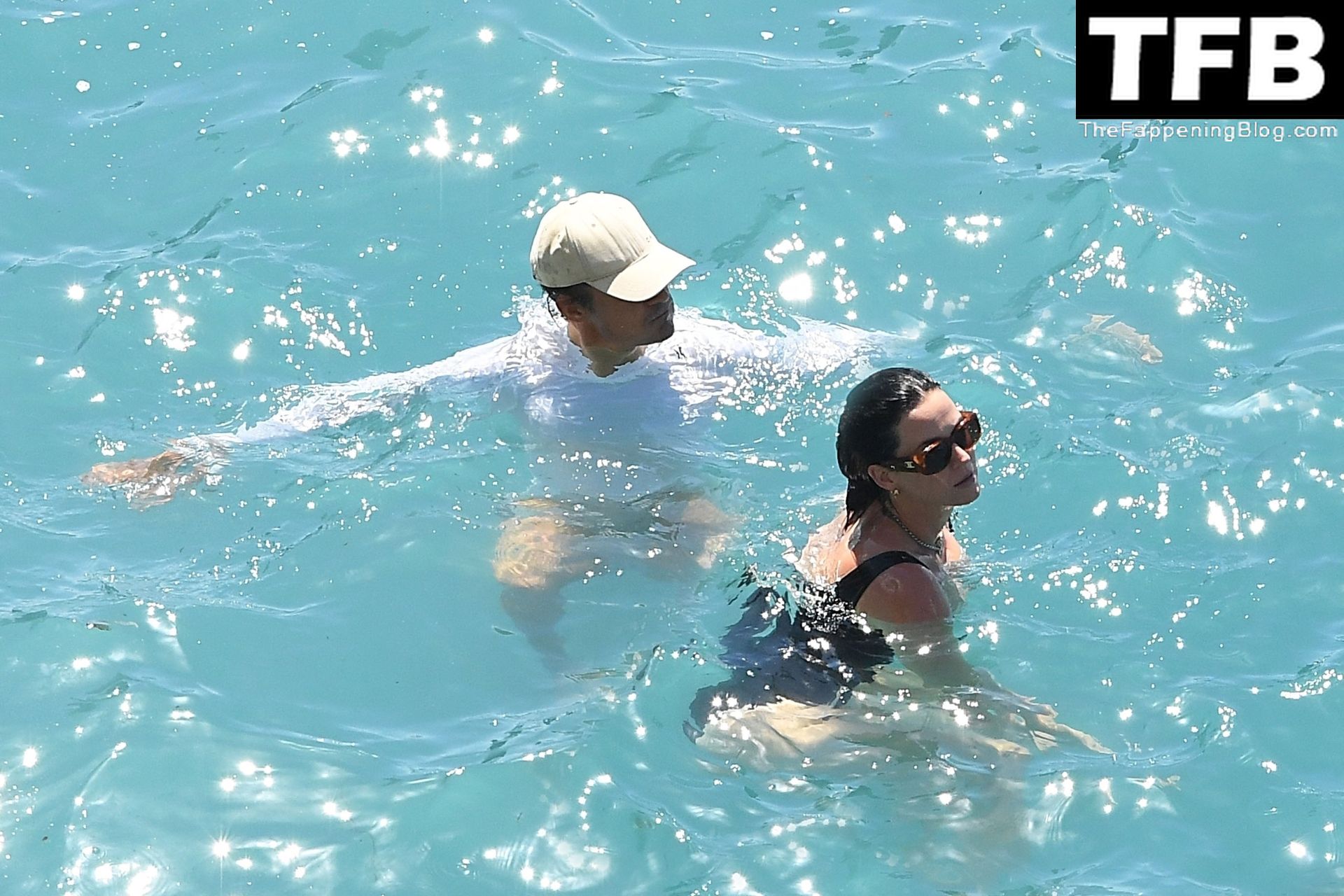 Katy Perry Sexy 71 thefappeningblog.com  - Katy Perry & Orlando Bloom Enjoy Their Summer Vacation on Positano (102 Photos)