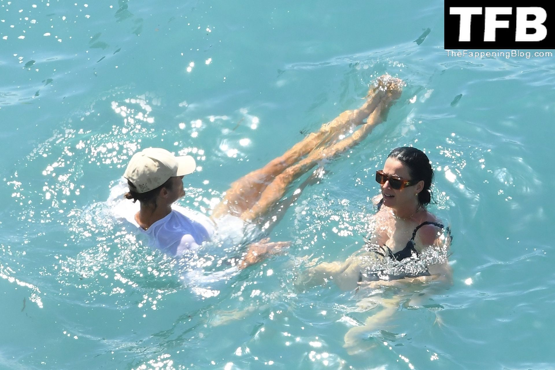 Katy Perry Sexy 72 thefappeningblog.com  - Katy Perry & Orlando Bloom Enjoy Their Summer Vacation on Positano (102 Photos)