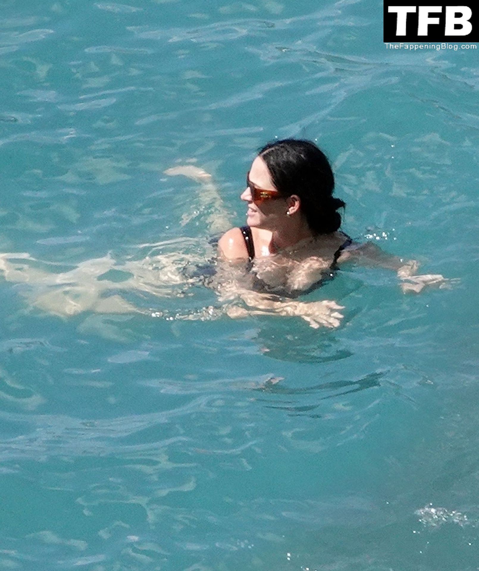 Katy Perry Sexy 83 thefappeningblog.com  - Katy Perry & Orlando Bloom Enjoy Their Summer Vacation on Positano (102 Photos)
