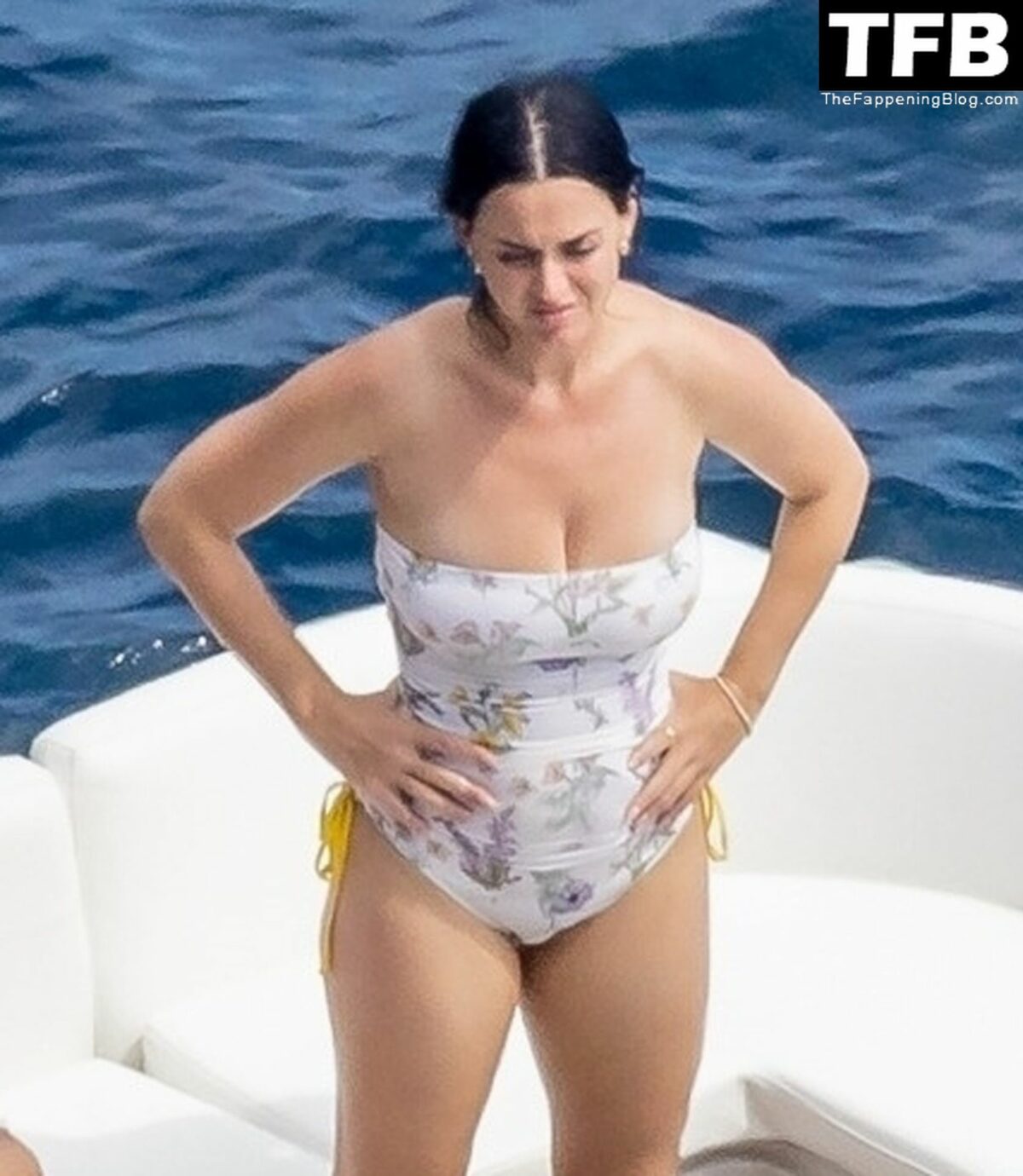Katy Perry Sexy The Fappening Blog 1 1200x1380 - Katy Perry Rocks a Strapless Swimsuit While Enjoying a Beach Day with Orlando Bloom in Positano (105 Photos)