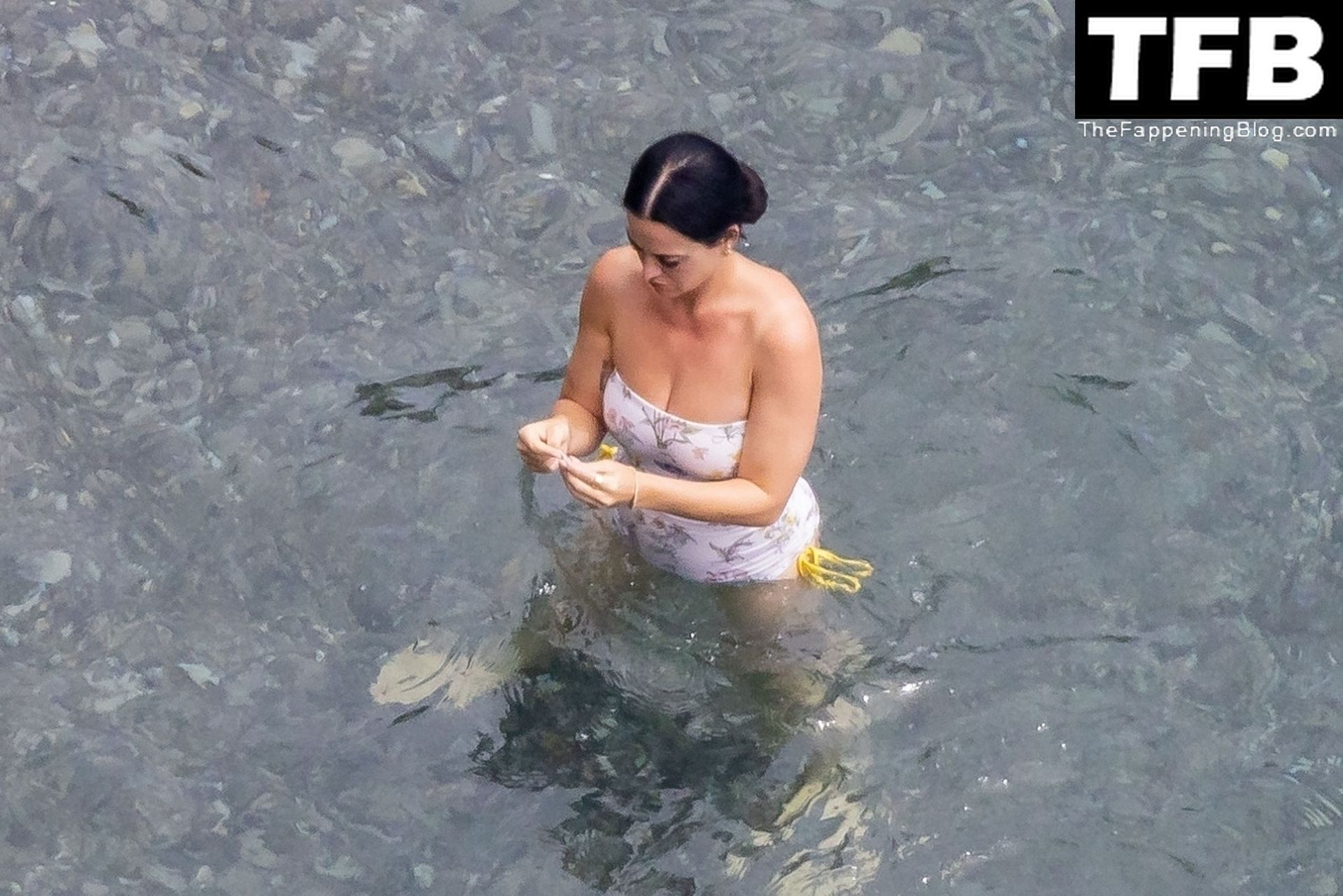 Katy Perry Sexy The Fappening Blog 35 - Katy Perry Rocks a Strapless Swimsuit While Enjoying a Beach Day with Orlando Bloom in Positano (105 Photos)