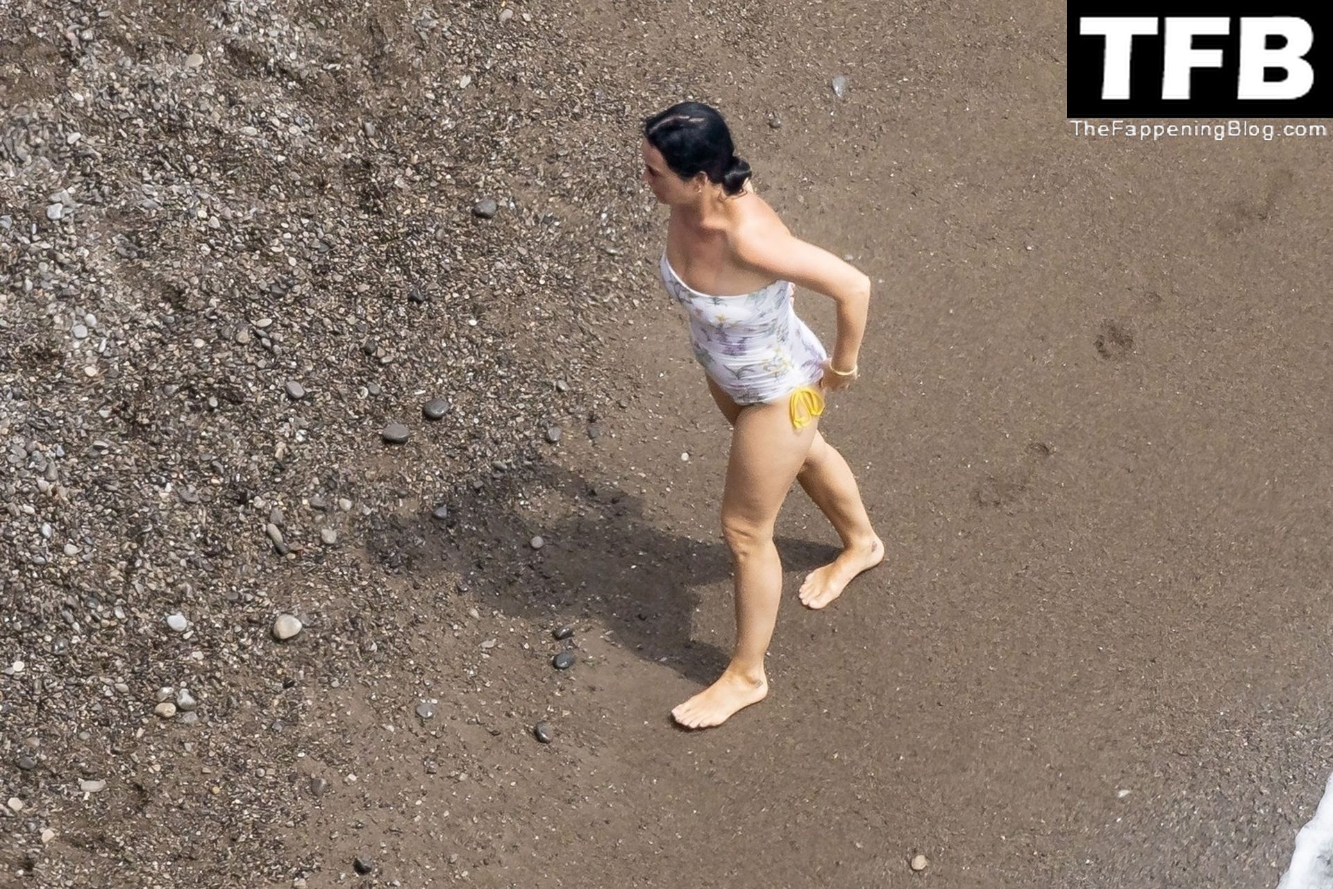 Katy Perry Sexy The Fappening Blog 49 - Katy Perry Rocks a Strapless Swimsuit While Enjoying a Beach Day with Orlando Bloom in Positano (105 Photos)