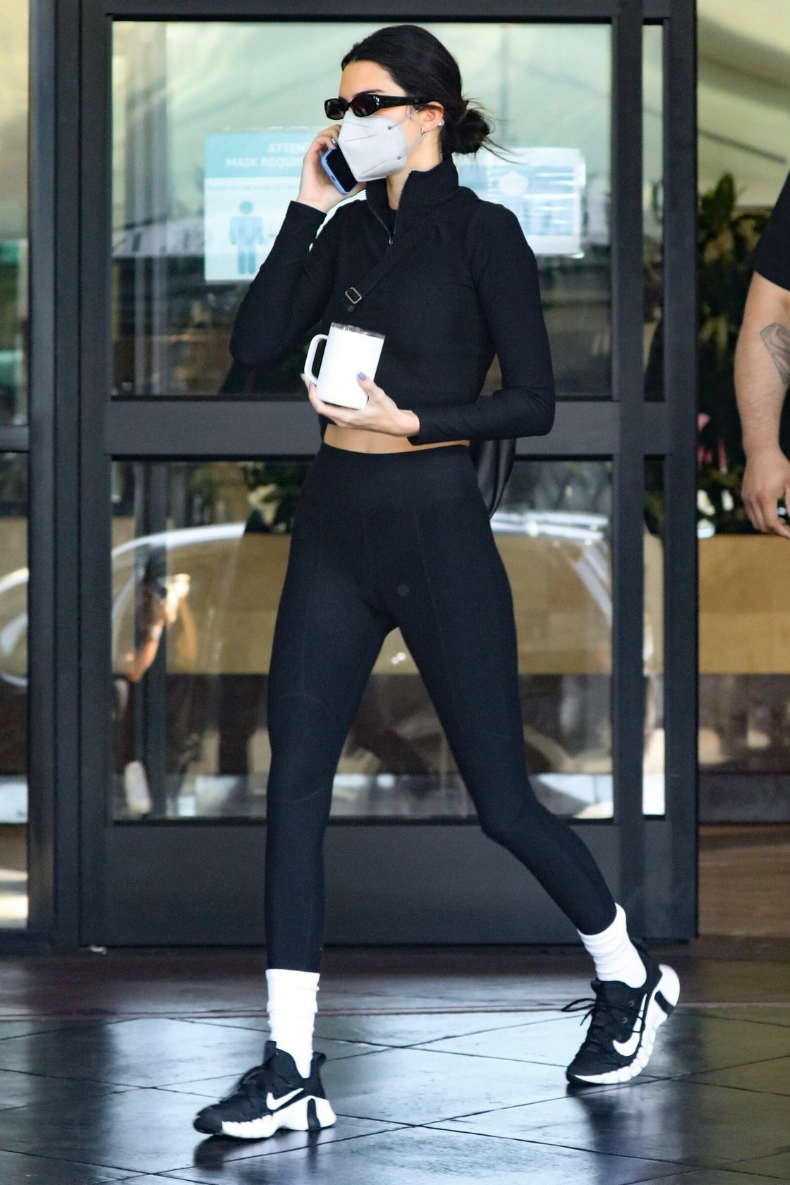 Kendall Jenner Flaunts Her Tight Ass And Cmeltoe TheFappening.Pro 1 - Kendall Jenner Hot In Tight Leggings (12 Photos)