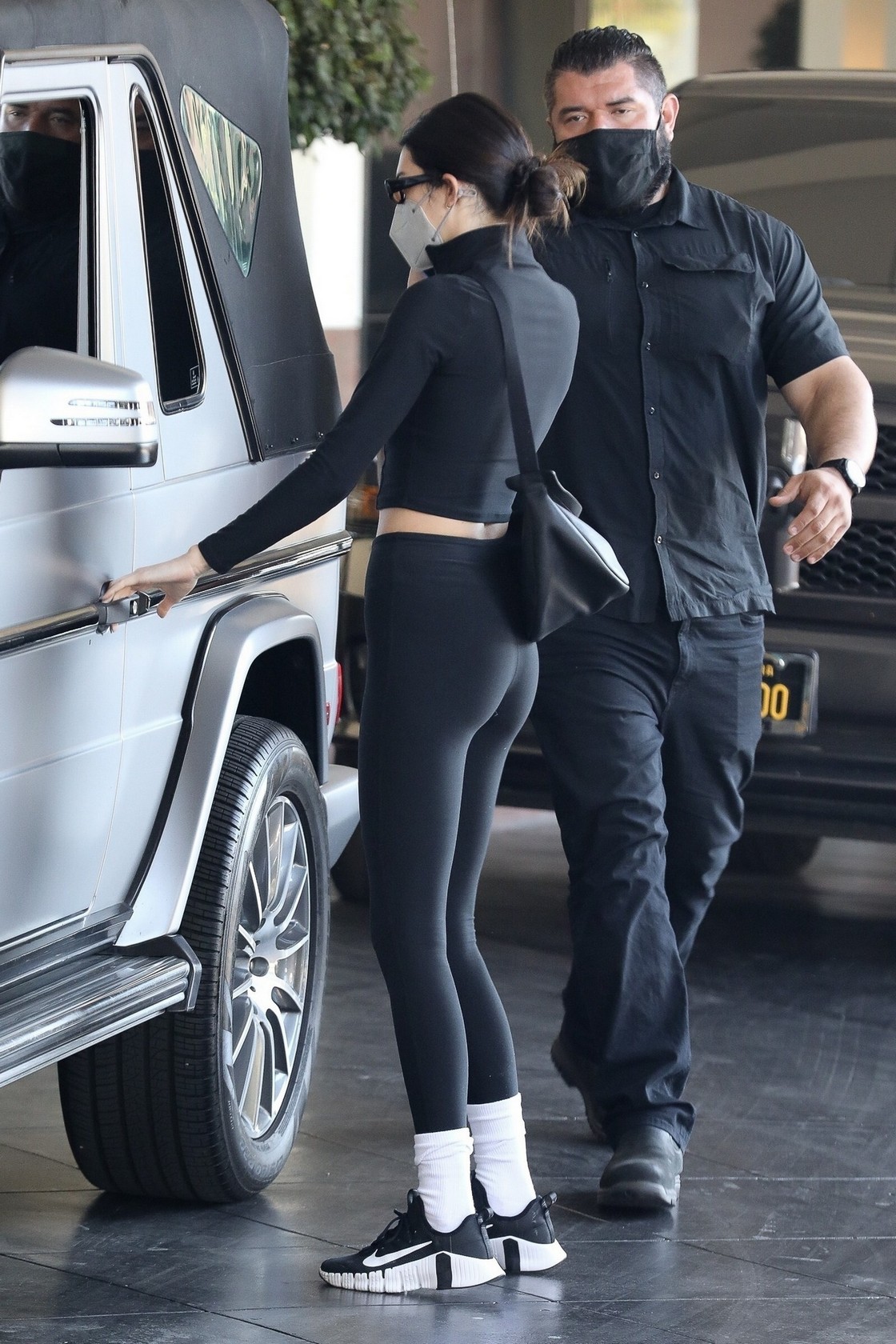 Kendall Jenner Flaunts Her Tight Ass And Cmeltoe TheFappening.Pro 5 - Kendall Jenner Hot In Tight Leggings (12 Photos)