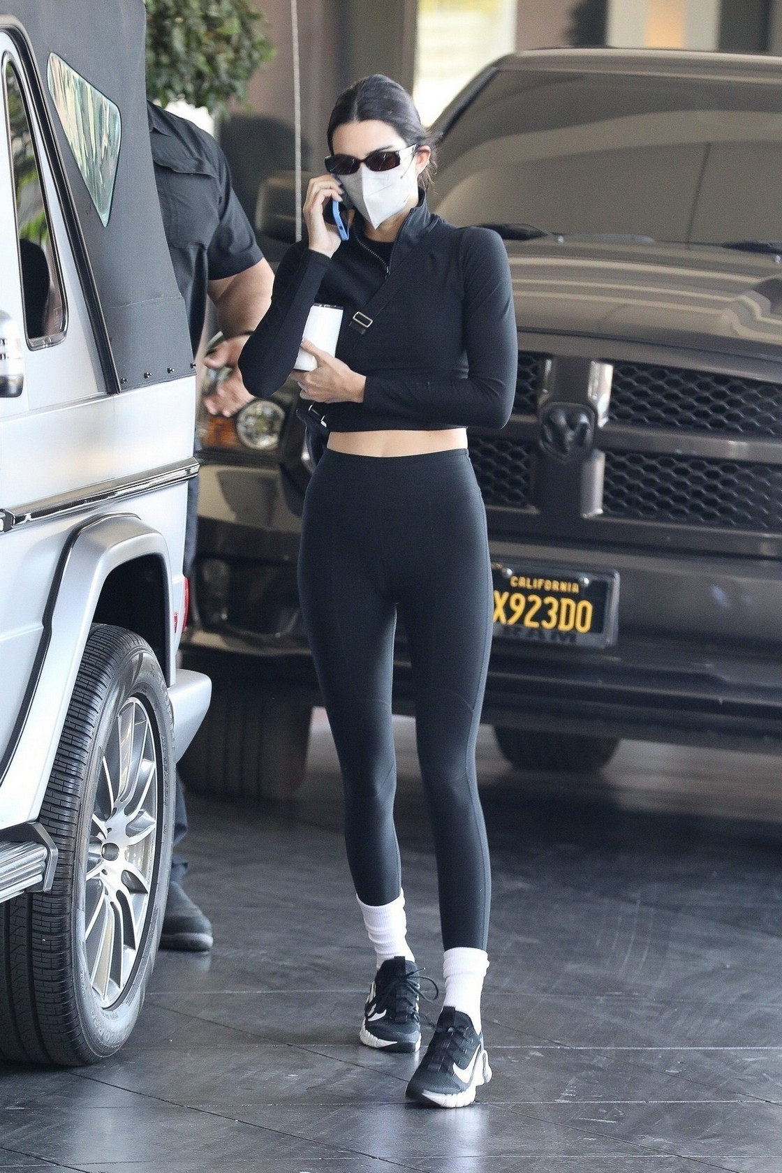 Kendall Jenner Flaunts Her Tight Ass And Cmeltoe TheFappening.Pro 8 - Kendall Jenner Hot In Tight Leggings (12 Photos)