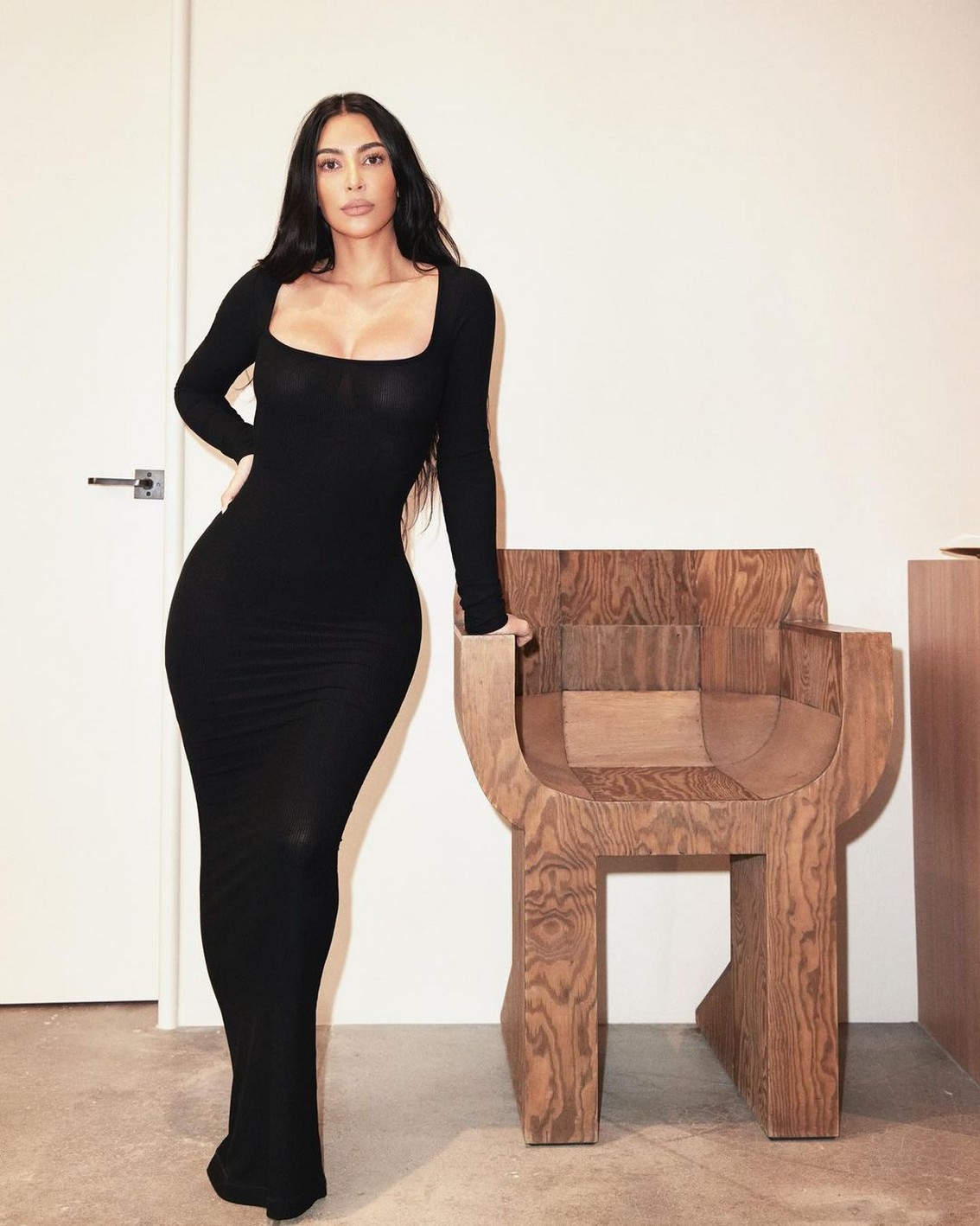 Kim Kardashian Sexy In Tight Black Dress TheFappening.Pro 3 - Kim Kardashian Sexy In Tight Black Dress (3 Photos)