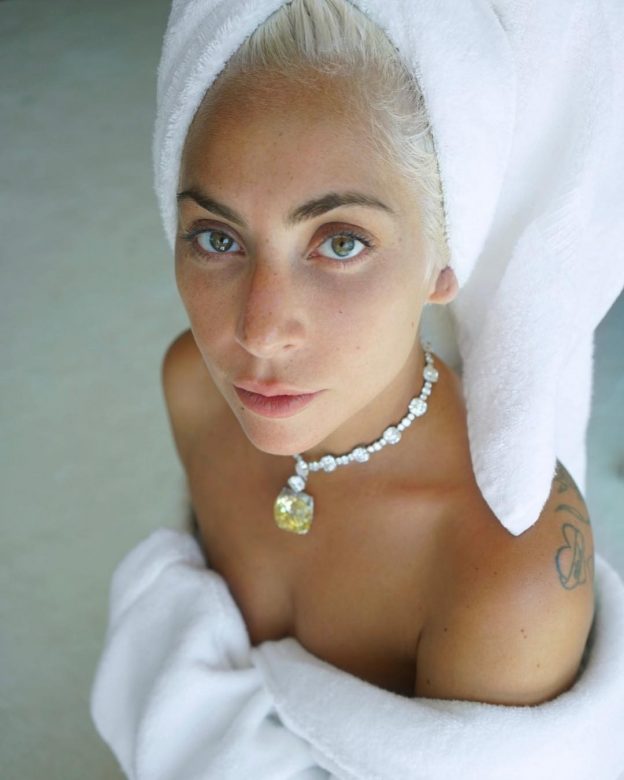 Lady Gaga Tits 1 624x780 - Lady Gaga Sexy In Red (6 Photos)