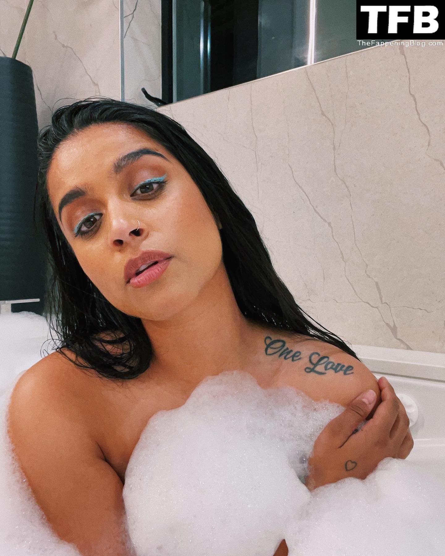 Lilly Singh Topless Sexy 12 thefappeningblog.com  - Lilly Singh Topless & Sexy Collection (89 Photos)