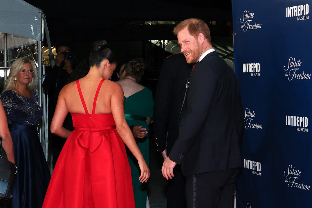 Meghan Markle Sexy TheFappening.Pro 1 - Meghan Markle Sexy In Scarlet Dress (10 Photos)