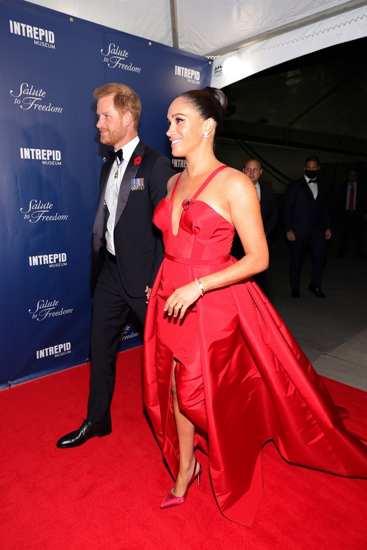 Meghan Markle Sexy TheFappening.Pro 4 - Meghan Markle Sexy In Scarlet Dress (10 Photos)