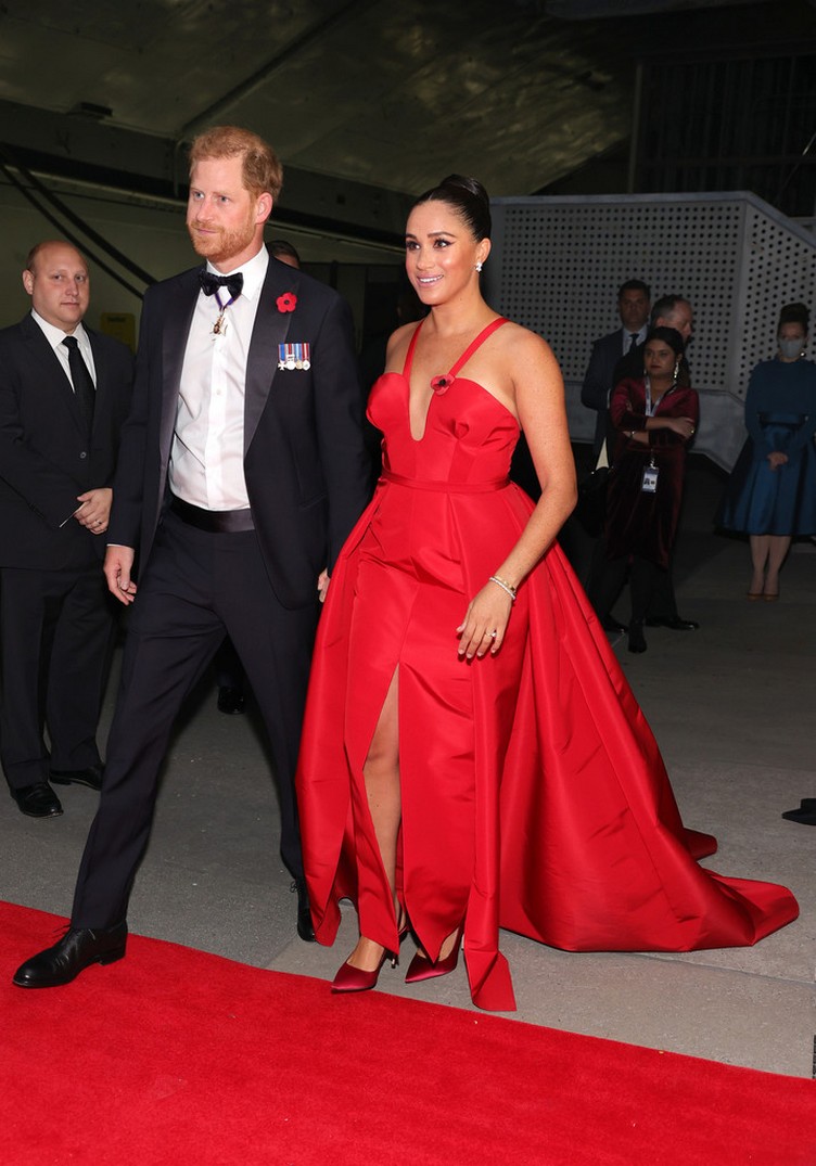 Meghan Markle Sexy TheFappening.Pro 5 - Meghan Markle Sexy In Scarlet Dress (10 Photos)