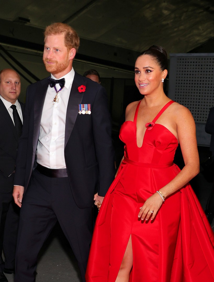 Meghan Markle Sexy TheFappening.Pro 6 - Meghan Markle Sexy In Scarlet Dress (10 Photos)
