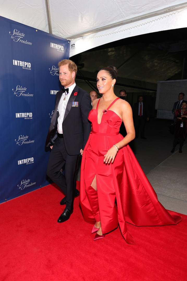 Meghan Markle Sexy TheFappening.Pro 9 - Meghan Markle Sexy In Scarlet Dress (10 Photos)