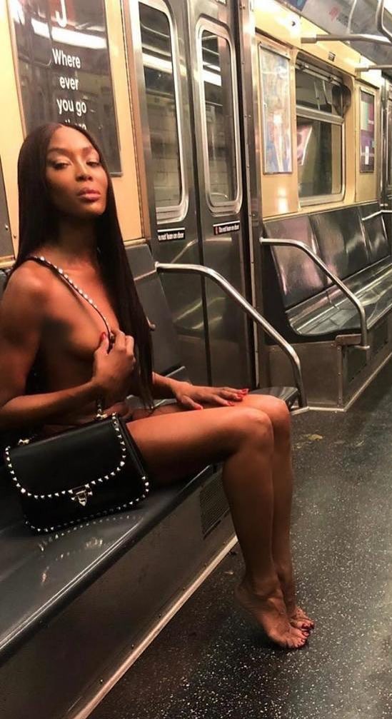 Naomi Campbell Unpublished Nude Pics In NY Subway - Naomi Campbell Tits In Deep Cleavage (3 Photos)