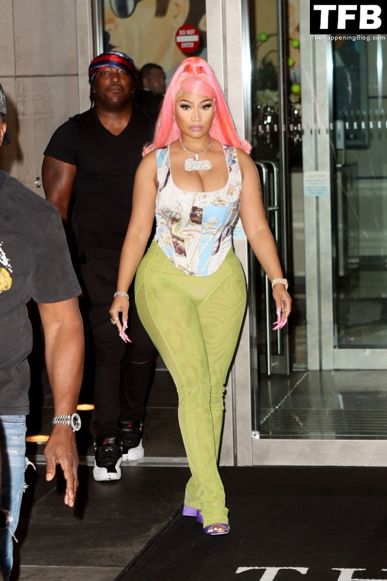 Nicki Minaj Sexy The Fappening Blog 12 - Nicki Minaj Checks Out of Her Hotel After Her Epic Night at the MTV VMA’s in NYC (38 Photos)
