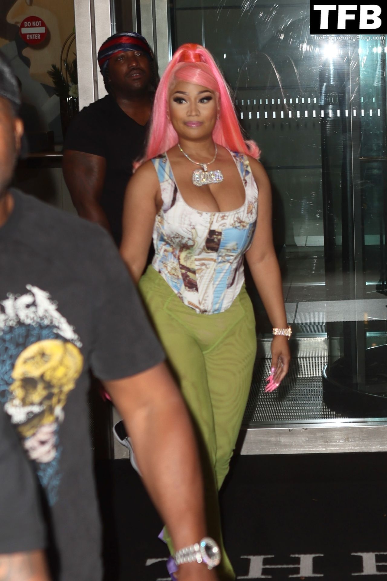 Nicki Minaj Sexy The Fappening Blog 15 - Nicki Minaj Checks Out of Her Hotel After Her Epic Night at the MTV VMA’s in NYC (38 Photos)