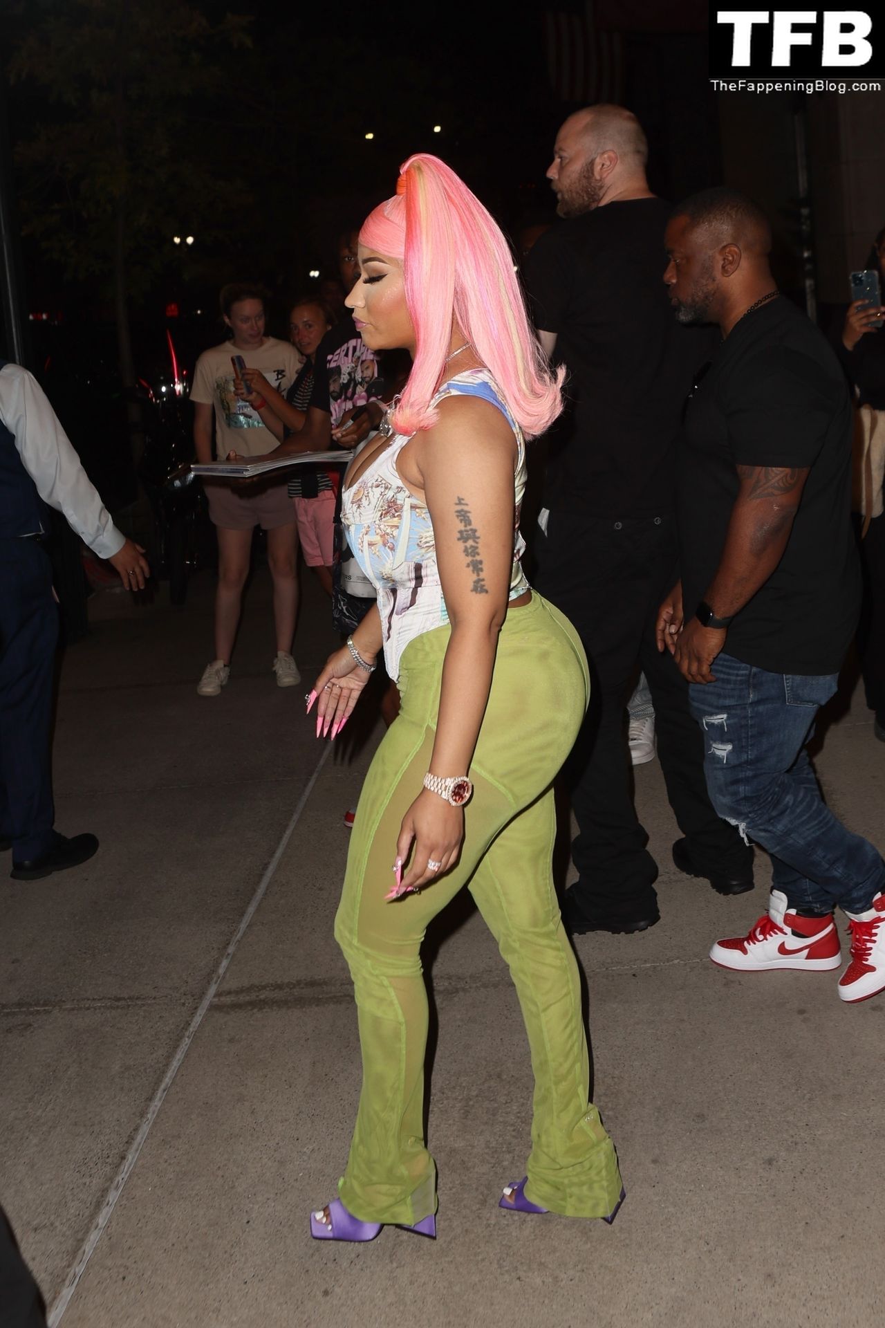 Nicki Minaj Sexy The Fappening Blog 16 - Nicki Minaj Checks Out of Her Hotel After Her Epic Night at the MTV VMA’s in NYC (38 Photos)