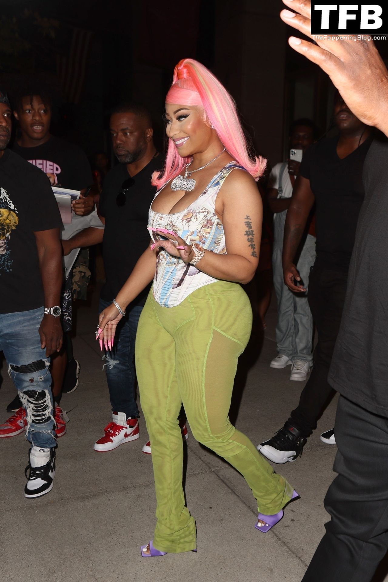 Nicki Minaj Sexy The Fappening Blog 17 - Nicki Minaj Checks Out of Her Hotel After Her Epic Night at the MTV VMA’s in NYC (38 Photos)