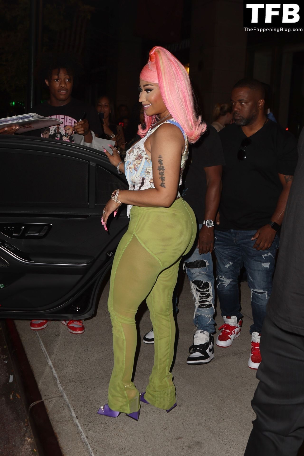 Nicki Minaj Sexy The Fappening Blog 19 - Nicki Minaj Checks Out of Her Hotel After Her Epic Night at the MTV VMA’s in NYC (38 Photos)