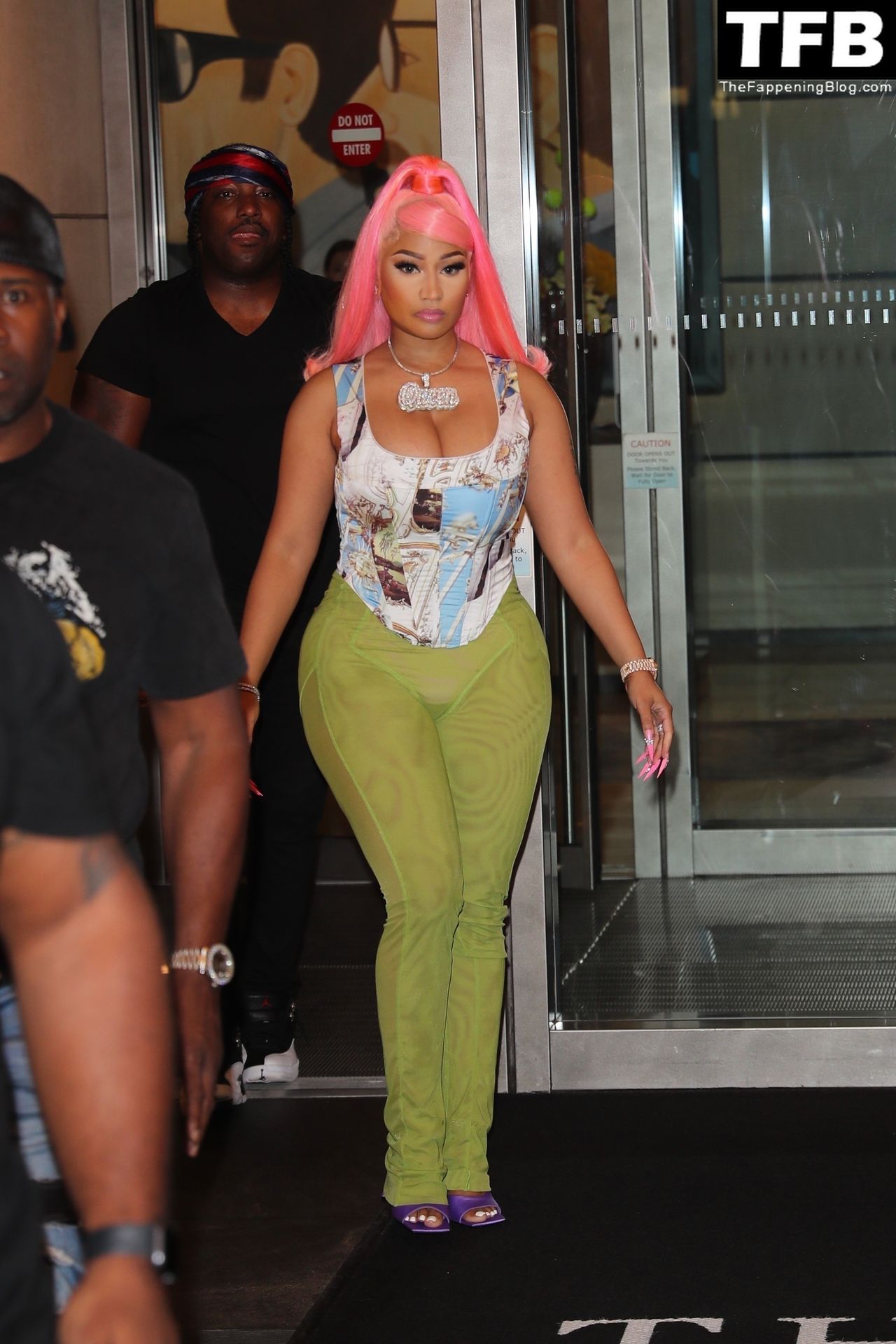 Nicki Minaj Sexy The Fappening Blog 2 - Nicki Minaj Checks Out of Her Hotel After Her Epic Night at the MTV VMA’s in NYC (38 Photos)