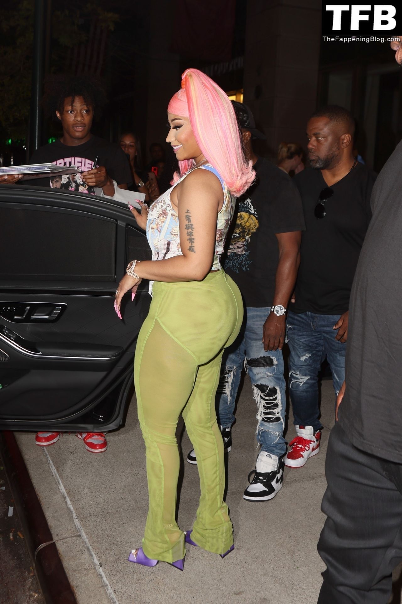 Nicki Minaj Sexy The Fappening Blog 20 - Nicki Minaj Checks Out of Her Hotel After Her Epic Night at the MTV VMA’s in NYC (38 Photos)