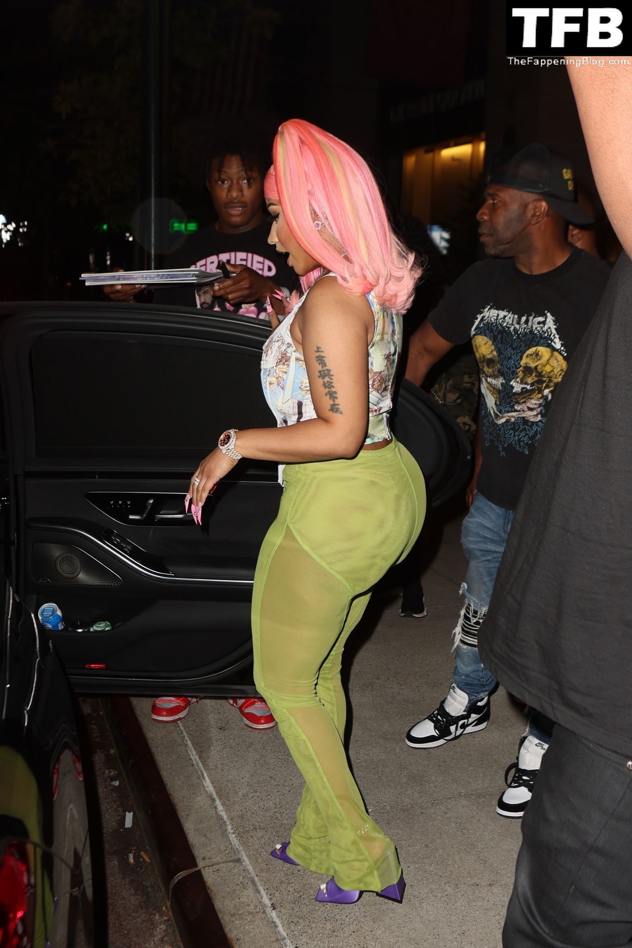 Nicki Minaj Sexy The Fappening Blog 21 - Nicki Minaj Checks Out of Her Hotel After Her Epic Night at the MTV VMA’s in NYC (38 Photos)