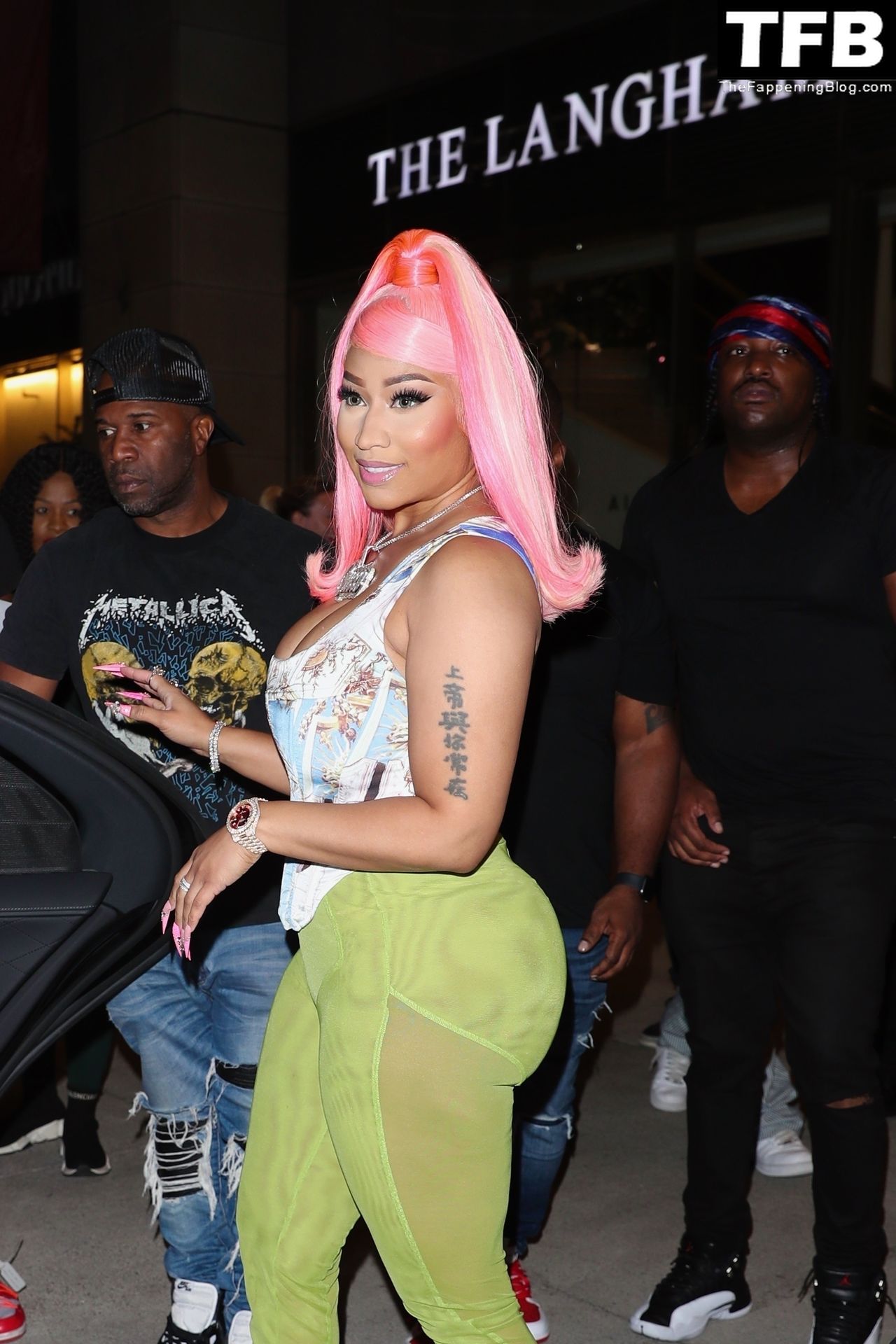 Nicki Minaj Sexy The Fappening Blog 22 - Nicki Minaj Checks Out of Her Hotel After Her Epic Night at the MTV VMA’s in NYC (38 Photos)